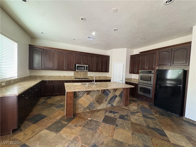 Building Photo - 7199 Adobe Falls Ct