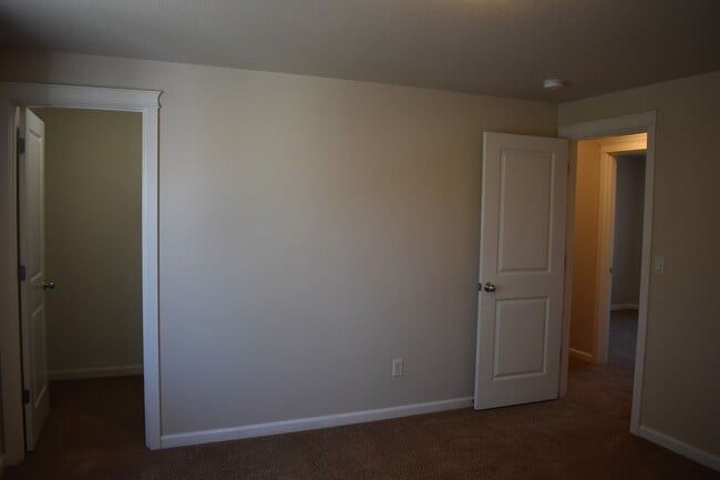 Building Photo - Large 4 bedroom two story home located on a dead end st.