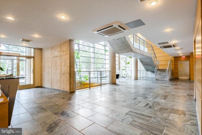 Building Photo - 1900 Hamilton St