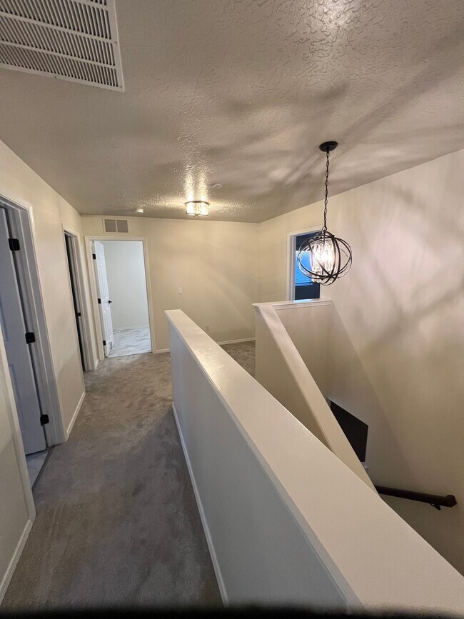 Building Photo - 173 E Moskee St