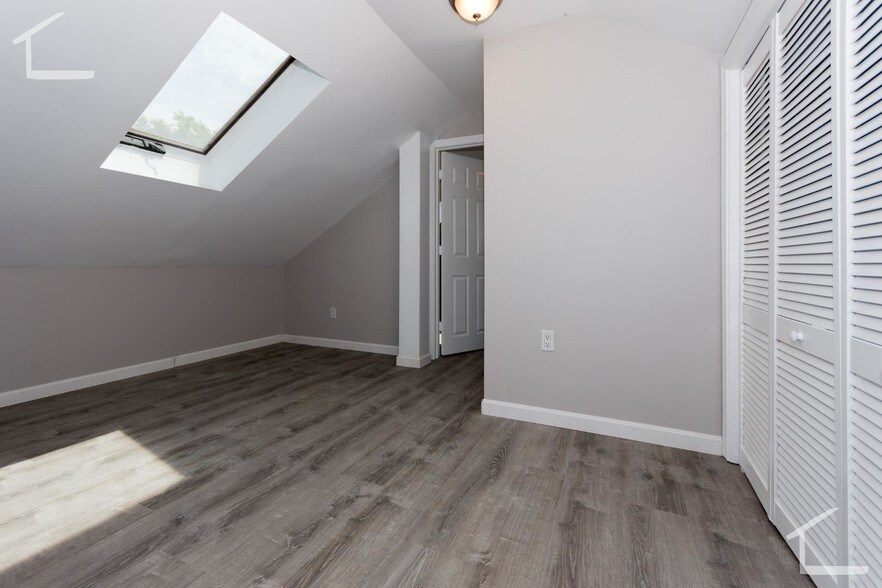 Building Photo - 39 Long Ave