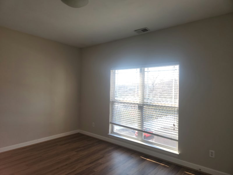 Building Photo - 885 Forest Ave