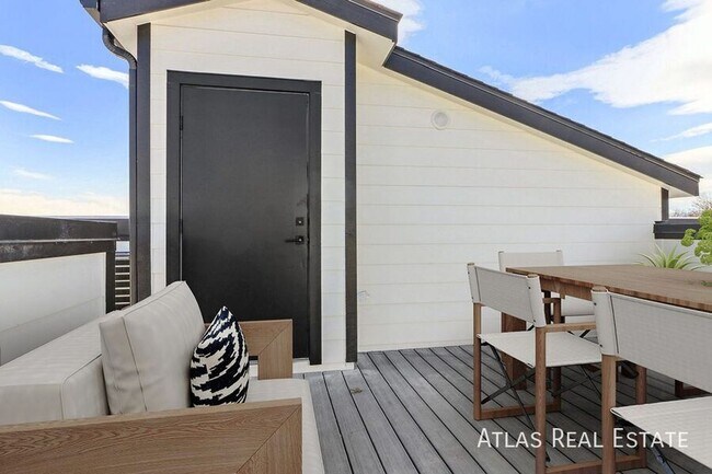 Building Photo - 240 Osiander St