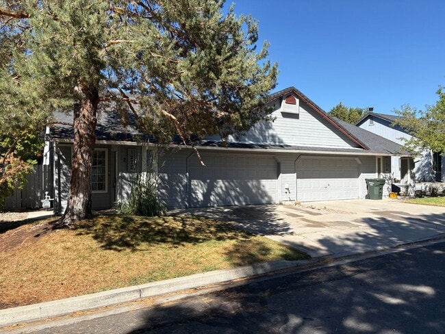 Building Photo - 1275 Alicia Cir