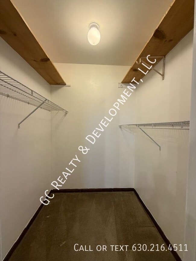 Building Photo - 609 Pinecroft Dr