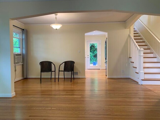 Building Photo - Impecable Remodel of Historic Eastmoreland...