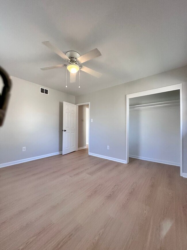 Building Photo - Diamond Springs Rd, Virginia Beach