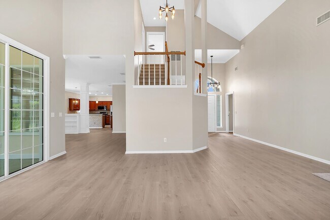 Building Photo - 506 Lakeway Dr