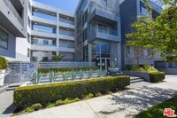 Building Photo - Penthouse Unit Available! Walkers Paradise! Will not Last!