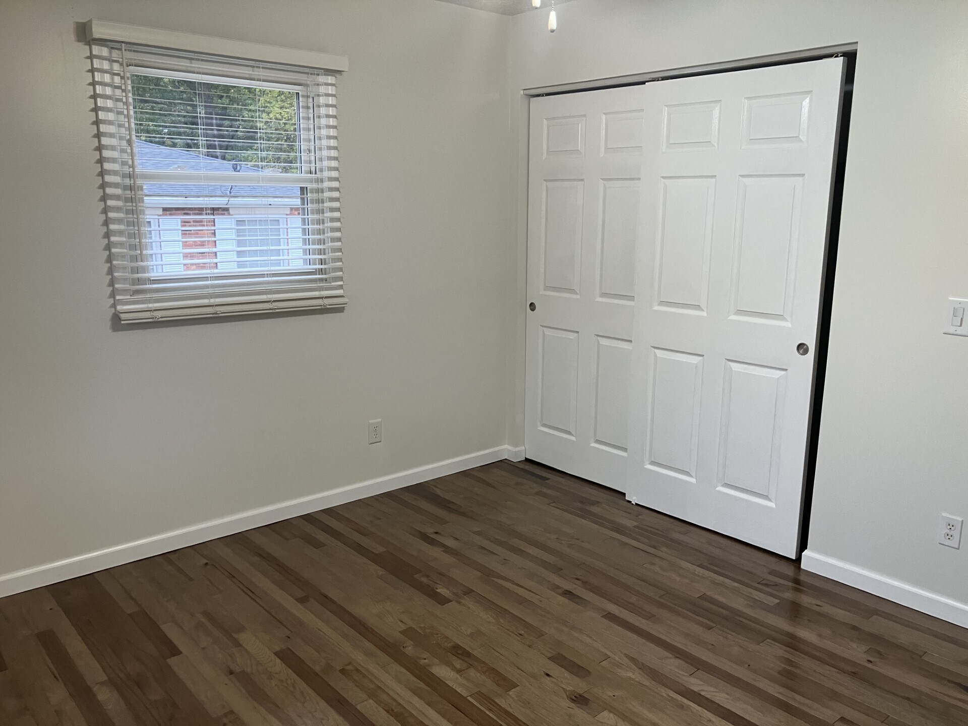 bedroom 2 - 144 Brentwood Dr