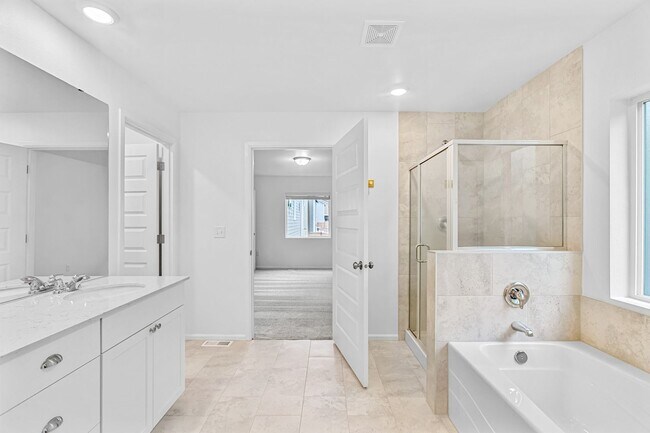 Building Photo - Two-Story Port Orchard Home