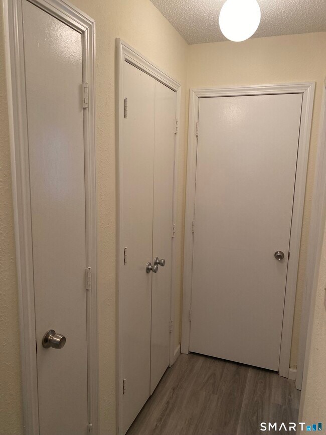 Building Photo - 925 Oronoke Rd