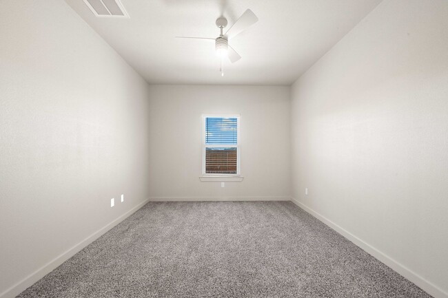 Building Photo - New Luxurious Townhome Located In Abbey Gl...