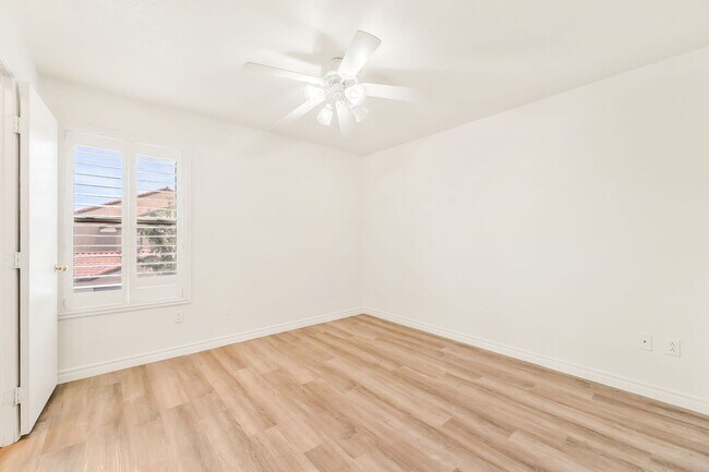 Building Photo - Move-in Ready 2-Bed Condo!
