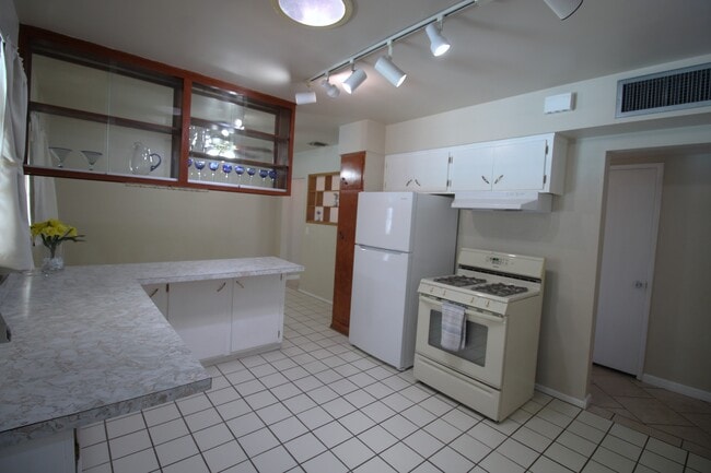 Kitchen - 1427 W 7th St