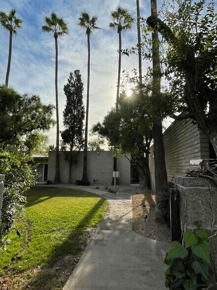 Building Photo - 4352 N 36th Plz