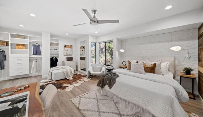 Building Photo - 906 La Barbera Dr