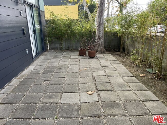 Building Photo - 320 Indiana Ave