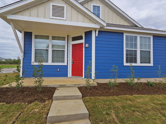 Building Photo - 335 Rachel St