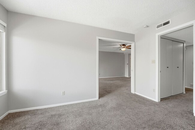 Building Photo - Charming 2 Bedroom Second Story Condo with easy access to everything!