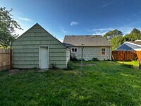 Building Photo - Charming Two Bedroom Pet Friendly Home in ...
