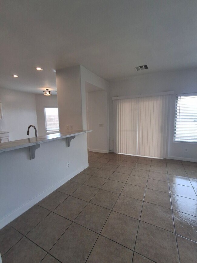 Building Photo - 1280 E Saddle Way