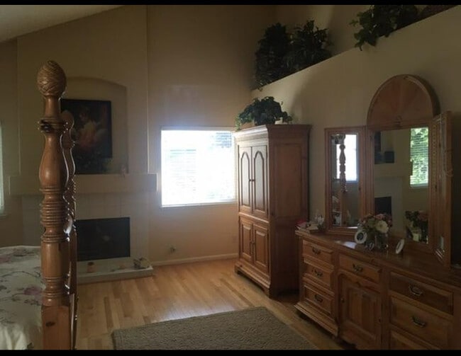 Building Photo - 659 Sun Tree Ct