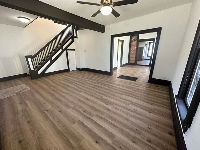 Building Photo - Completely Renovated 3 bed/2 bath