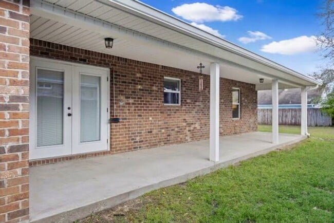 Building Photo - 3BR Smart Solar Home Near Eglin & Hurlburt AFB in Fort Walton Beach!