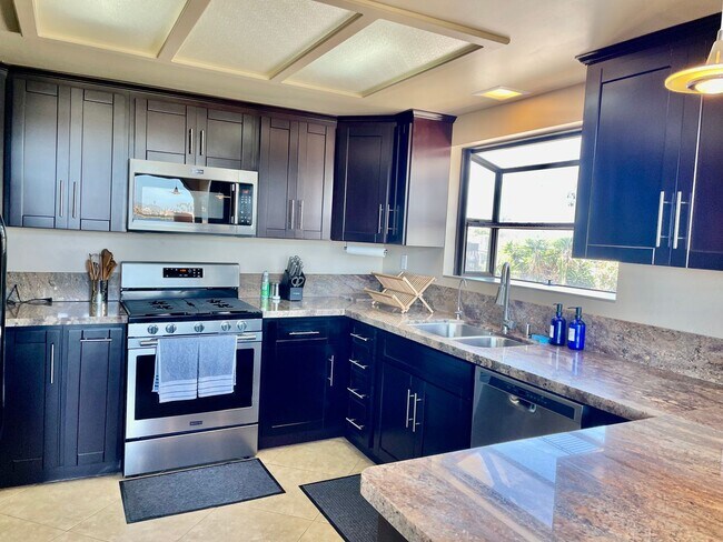 Building Photo - Furnished Beach front House in OB One Month Minimum Rental