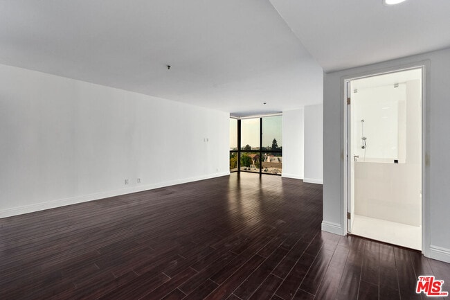 Building Photo - 10660 Wilshire Blvd