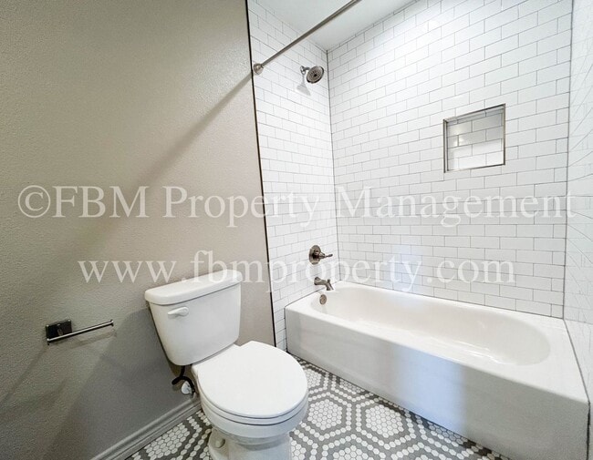 Building Photo - Hidden Creek, Unit 522 - Gorgeous 2 Bedroom, 2 Bathroom Townhome in Ennis, TX!