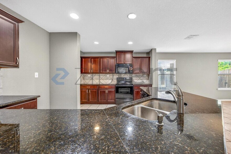 Building Photo - 7614 Heavenly Arbor