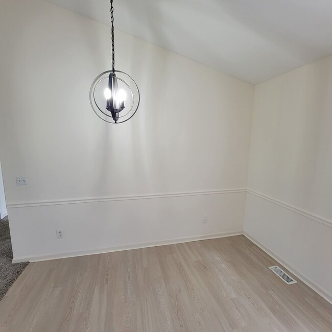 Building Photo - 3 Bedroom, 2 Bathroom-Updated-Rental-Cooke...