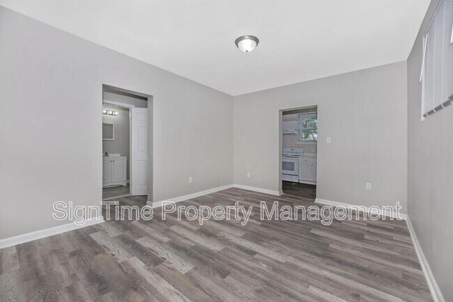 Building Photo - 531 Salem Ave