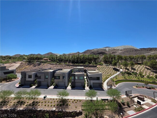 Building Photo - 30 Strada Di Villaggio