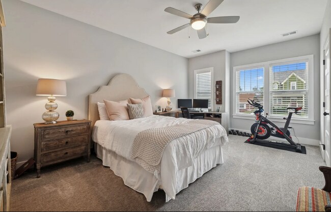 Building Photo - "Experience Nashville Charm: Spacious 3-Bed, 3.5-Bath Retreat on Byrum Avenue!" Fenced Back Yard!