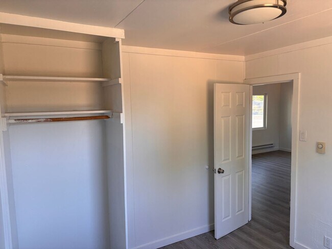 Building Photo - R144