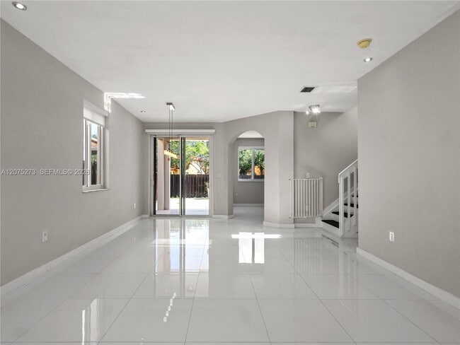 Building Photo - 15392 SW 25th Terrace
