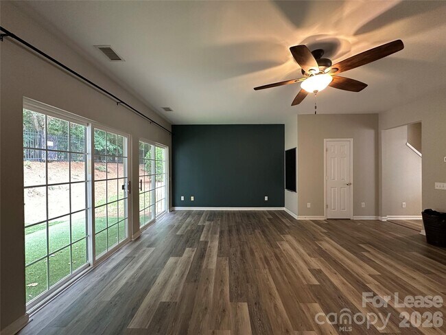 Building Photo - 6626 Rothchild Dr