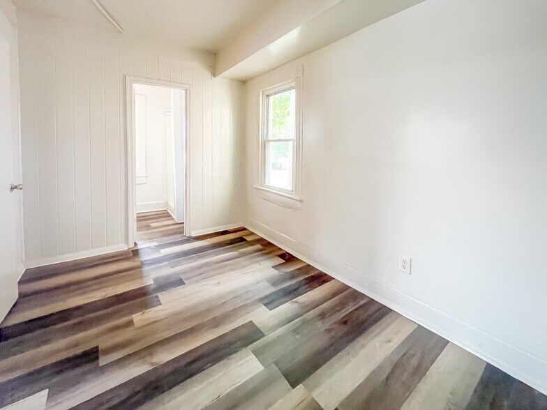 Building Photo - 1005 Maplewood Ave