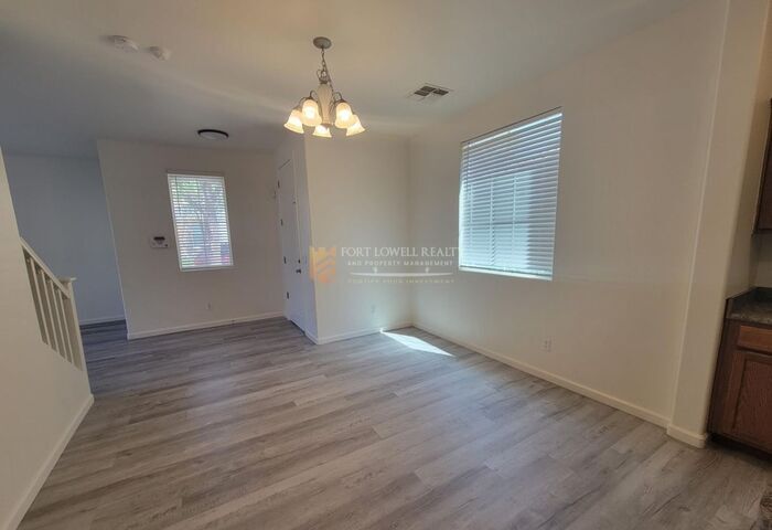 Building Photo - 7226 S 48th Glen