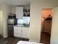 Building Photo - 0 bedroom in Hollywood FL 33021