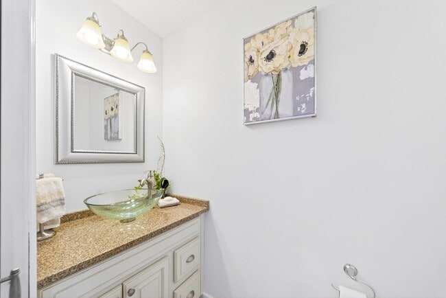 Building Photo - 82 Camelot Dr