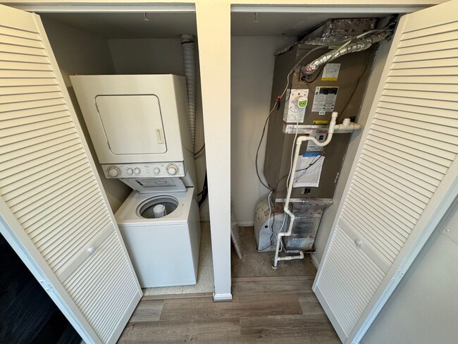 Building Photo - Bright and Cozy 1 Bed 1 Bath Condo In Beautiful Cleveland Park