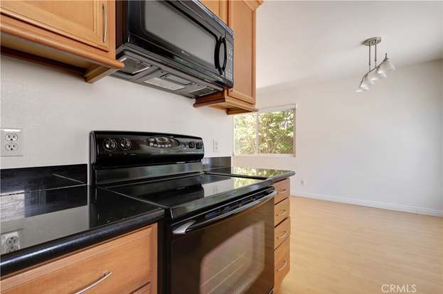Building Photo - 972 Larrabee St