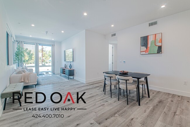 Building Photo - 3910 Kentucky Dr