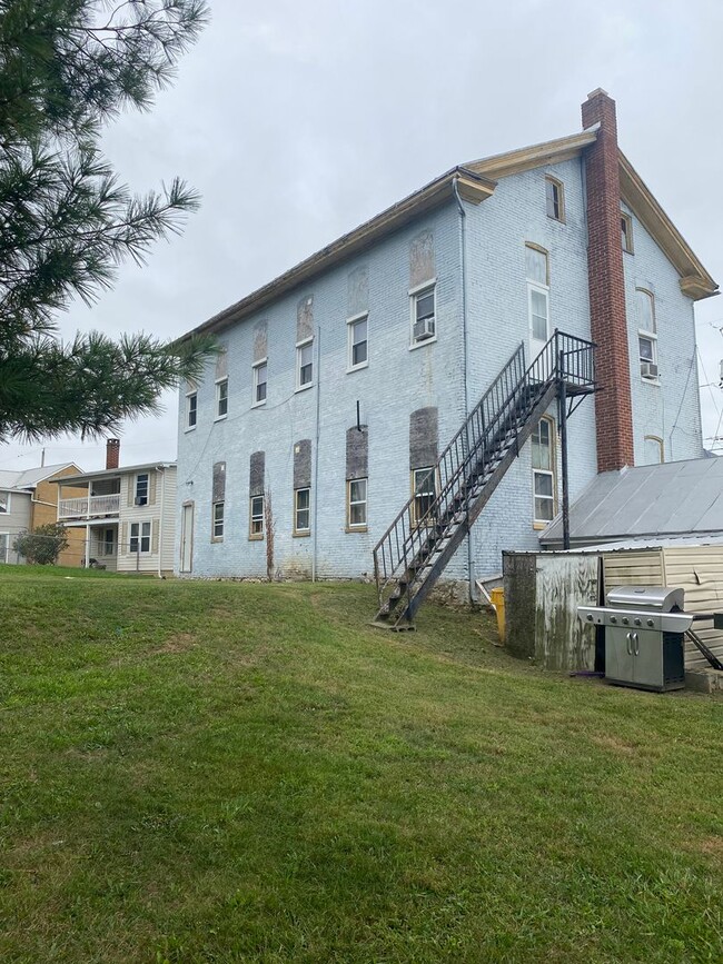 Building Photo - 10303 Muddy Run Rd
