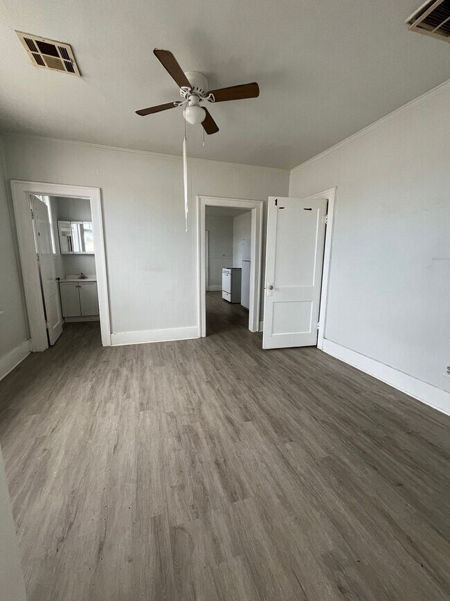 Building Photo - Broadway Apartments