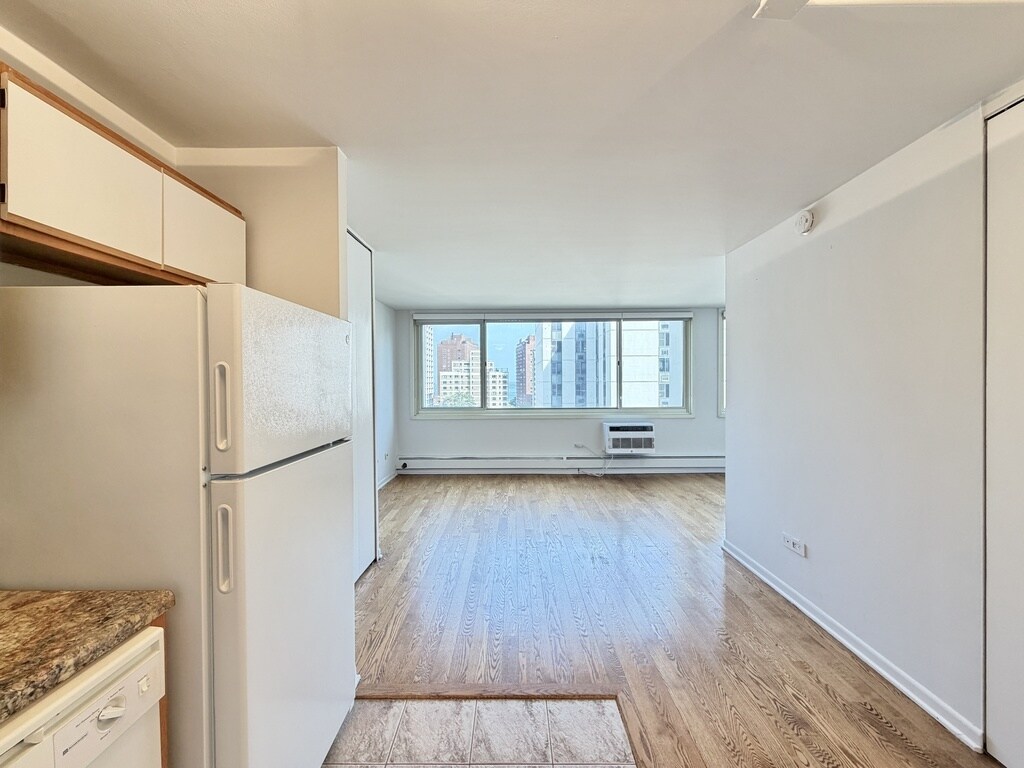 Building Photo - 1442 N Dearborn St